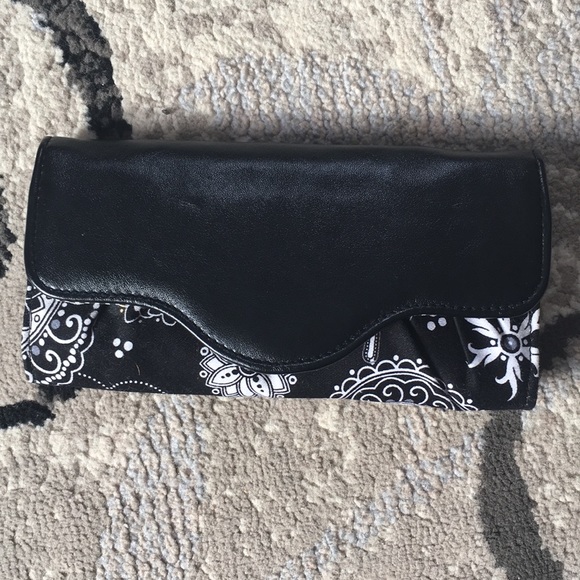 Thirty One Accessories - Thirty One Floral Wallet